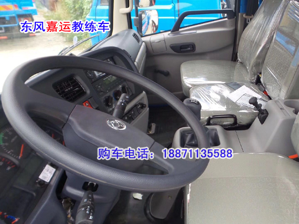 東風(fēng)嘉運駕駛室4.jpg